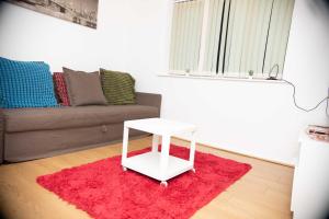 Emerald Apartments A star Proximity