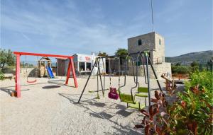 Cozy Apartment In Split With Kitchen