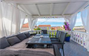 Cozy Apartment In Pakostane With Wifi 