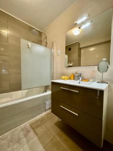 Why Knot Beach, Marina Nearby