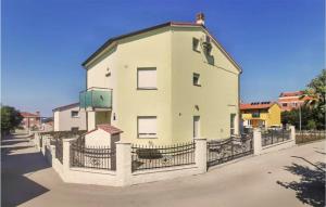 5 Bedroom Amazing Home In Medulin