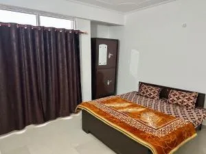 Spacious Apartment near Airport - Transport Nagar
