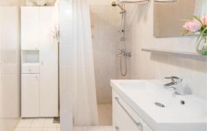 Pet Friendly Apartment In Ravni