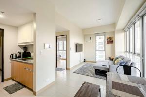 Rare Top Floor Luxury Corner Suite 1 Bedroom plus Den 668 sq ft Aerial View