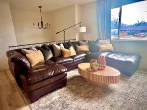 Family Fun! 5 King Beds-Hot Tub-Fire Pit-Ski-Hike