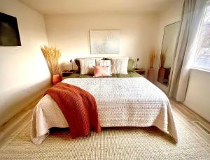 Family Fun! 5 King Beds-Hot Tub-Fire Pit-Ski-Hike