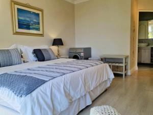 Goldwater on Beach - 3 Bedroom Beachfront with Balcony & BBQ - Sleeps 6