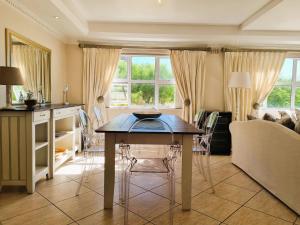 Goldwater on Beach - 3 Bedroom Beachfront with Balcony & BBQ - Sleeps 6