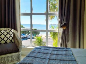 Goldwater on Beach - 3 Bedroom Beachfront with Balcony & BBQ - Sleeps 6