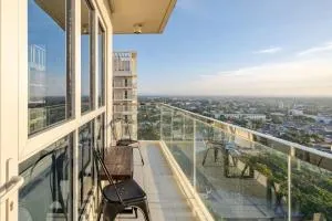 Luxury Premiere CorrnerSuite 1plus1 Bedroom Birds Eye View Balcony Iloilo Business Park - Cari Mayor