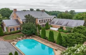 Luxury Retreat with Pool and Hot Tubs for Perfect Getaway - Conover