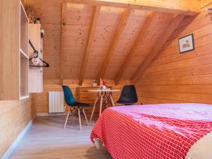 Chalets Le Chalet au vieux vignoble avec espace Sauna et Jacuzzi : photos des chambres