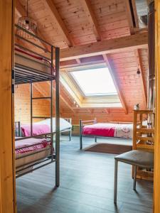 Chalets Le Chalet au vieux vignoble avec espace Sauna et Jacuzzi : photos des chambres
