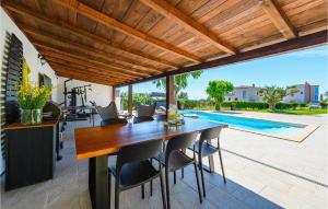 Amazing Home In Galizana