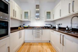 2 Bedr, 3 Beds, 2 Bath Covent Garden 3-min subway