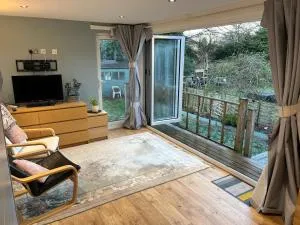 Tiny house with wall mounted bed - 科廷厄姆