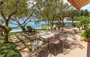 Gorgeous Apartment In Blace With Wifi