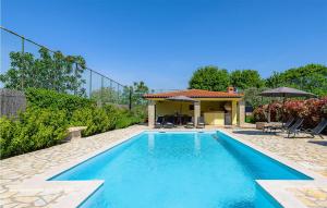 3 Bedroom Amazing Home In Smoljanci