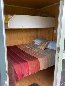 Waitomo Farmstay - Kiwi Cabin 5