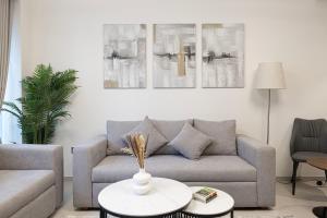 EMAAR GRANDE - Elegant 1 Bedroom Apartment - Infinity Pool - 1min to Dubai Mall and Burj Khalifa