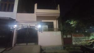 A suitable place for stay in Mahakumbh Prayagraj at a close distance from holy river Ganga