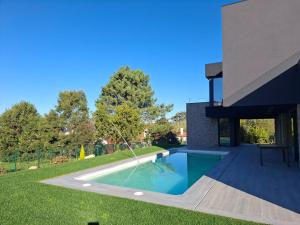 Chalet de lujo con piscina cercano a la playa