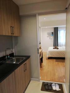 Modern Studio Condo - Shore near MOA- 403B