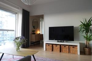 Modern 1BR with Huge Balcony Above Mall of Tripla