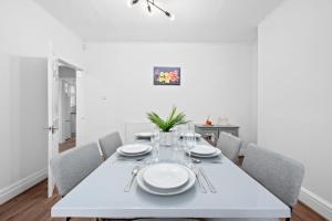 Garden Free Parking 10 Min To City & Etihad!