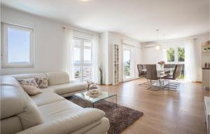 Beautiful Home In Bol With Wifi