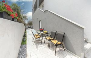 Cozy Apartment In Kastel Gomilica