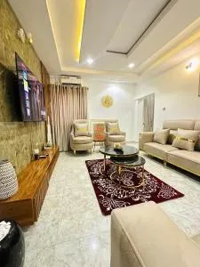 Glamorous 2 Bedroom at Wuse 2 Abuja with 24hr Power WIFI NETFLIX - Mobushipe