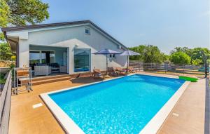 3 Bedroom Lovely Home In Rovinj