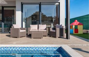 Two-Bedroom Holiday Home In Peroj