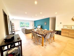 Villa 120m2 accès PMR piscine chauffée et jacuzzi