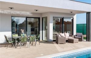 Two-Bedroom Holiday Home In Peroj