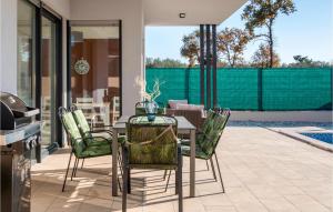 Two-Bedroom Holiday Home In Peroj