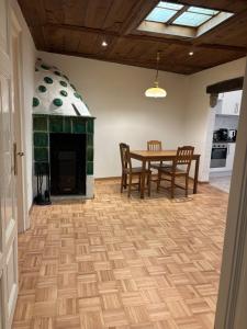 One-Bedroom Apartment room in Carlton Suites