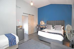 The Chameleon Stay @107