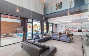 Stunning Home In Liznjan With Wifi 