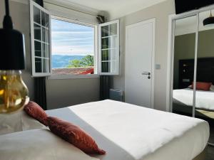 Hotels LOGIS Hotel St Sylvestre : photos des chambres