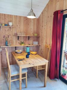 Maisons de vacances Le Chat qui peche, maisonnette en bois, Les Kabanes en Kreiz Breizh : photos des chambres