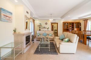 Captivating Villa 600M to Vau Beach