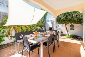 Captivating Villa 600M to Vau Beach