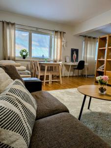 Beautiful apartment with seaview! Top 7th floor Free parking!