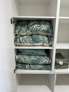 Modern quiet two bedroom apt in Canberra City