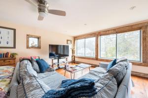 Luxurious sky loft with giant soaker tub, steam room, views