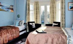 Family Room (2 Adults + 1 Child) - First Floor room in Kilbrannan Guest House