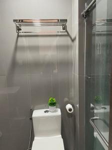 Makati Skyline Suite