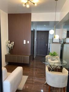Makati Skyline Suite